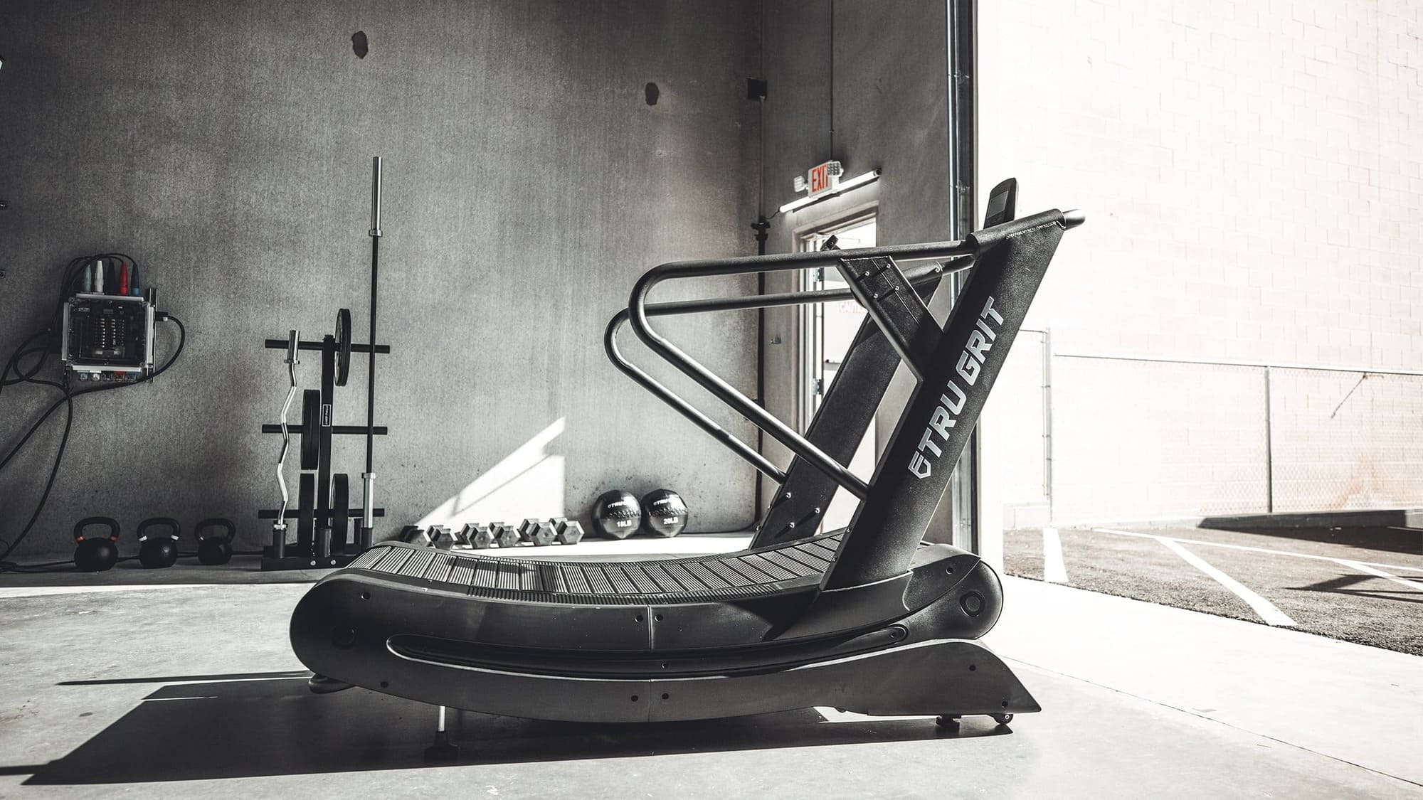 Elevate Your Workout with the Grit Runner Curved Manual Treadmill - Unleash Your Fitness Potential!