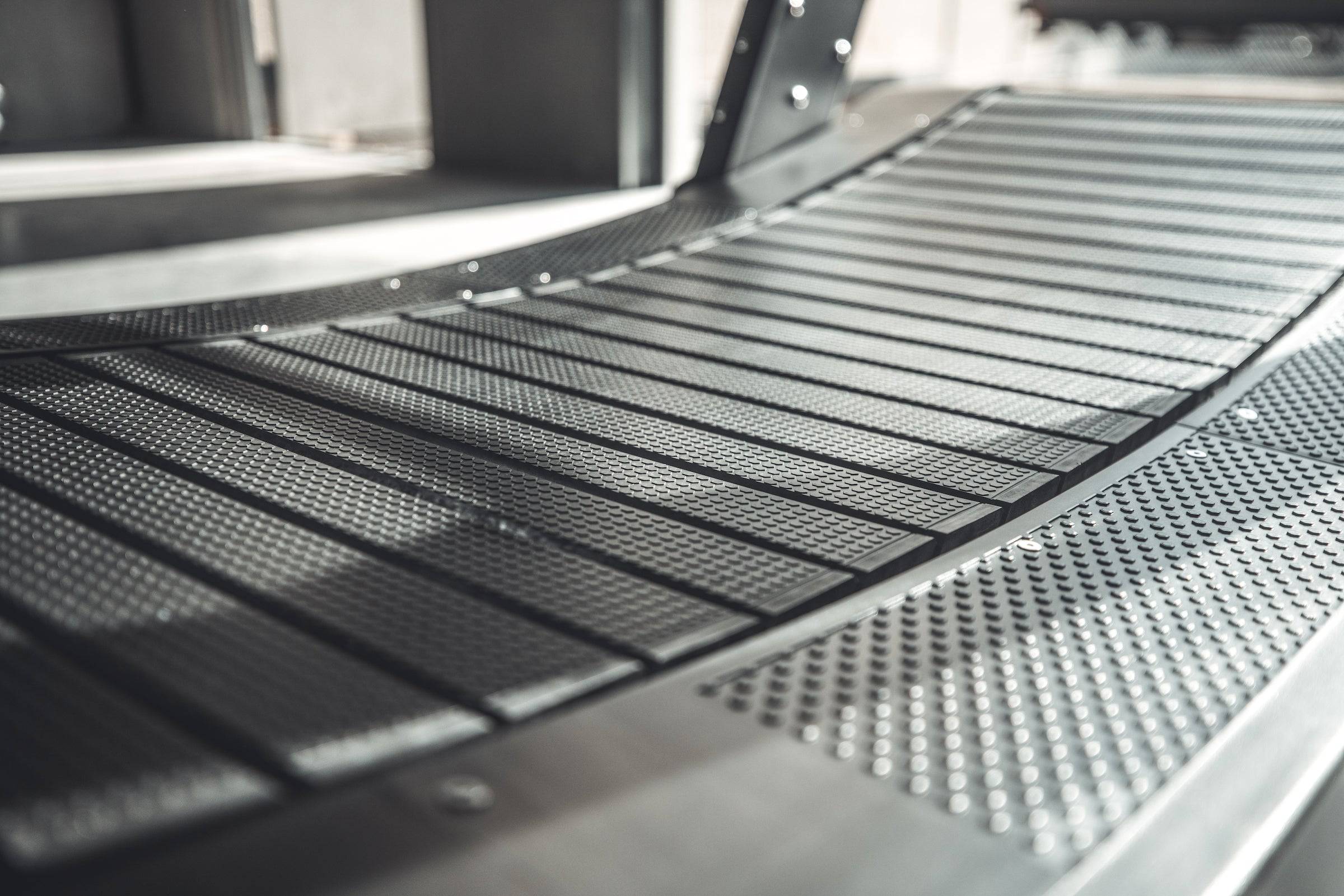 Elevate Your Workout with the Grit Runner Curved Manual Treadmill - Unleash Your Fitness Potential!